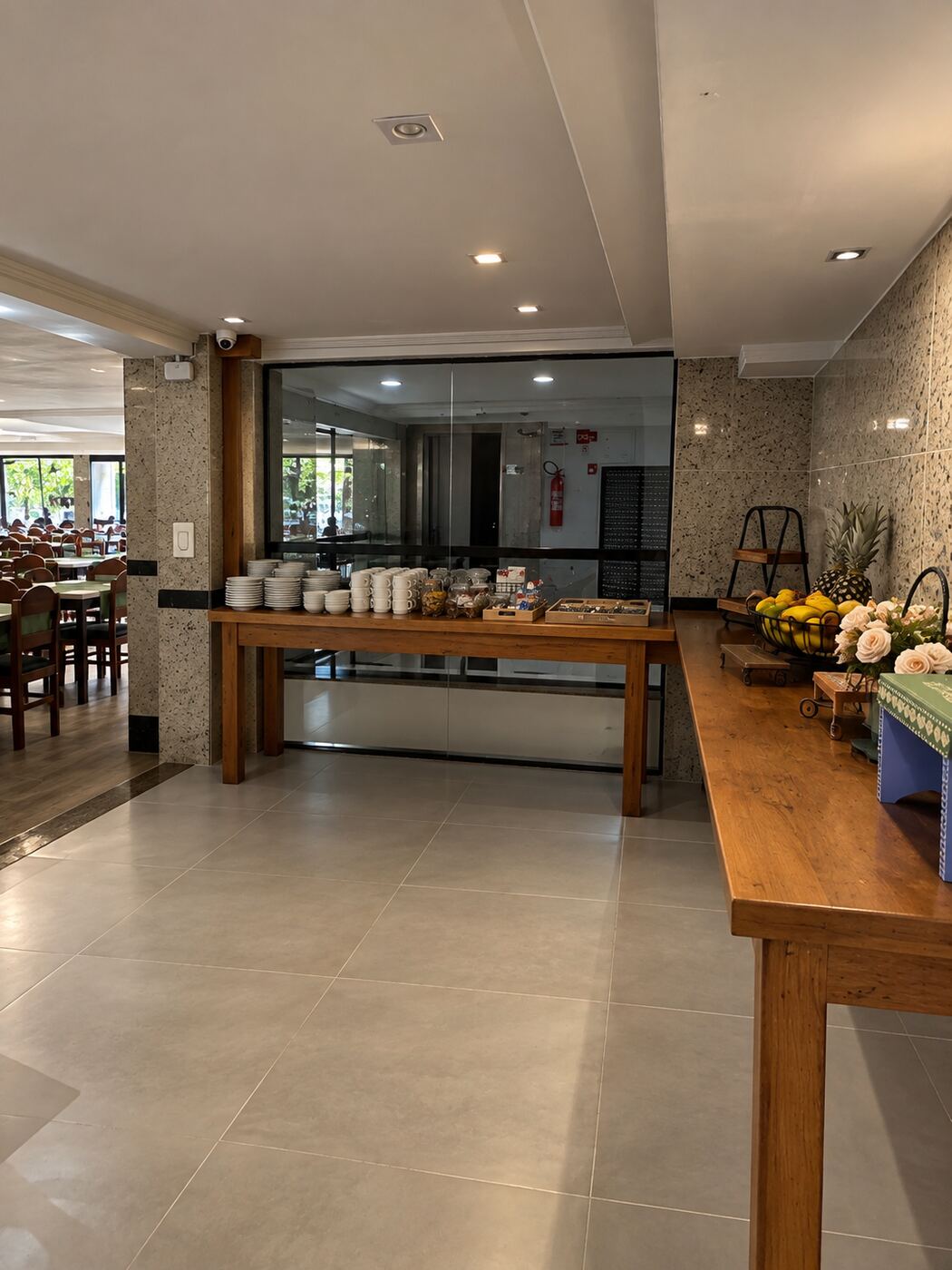 Mesa do café da manhã com frutas